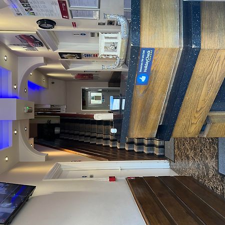 The Crystal Lodge Hotel Croydon Luaran gambar